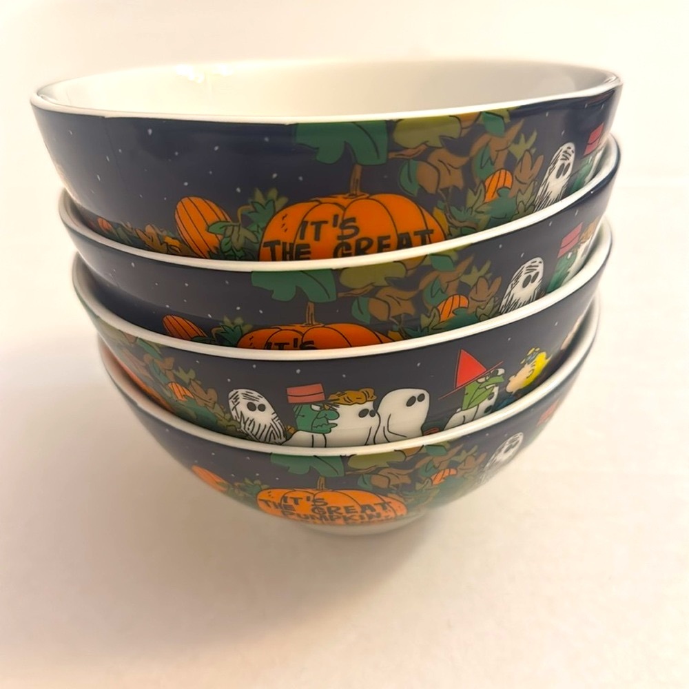 PEANUTS Halloween It's The Great Pumpkin Charlie Brown Set Of 4 Bowls Plates